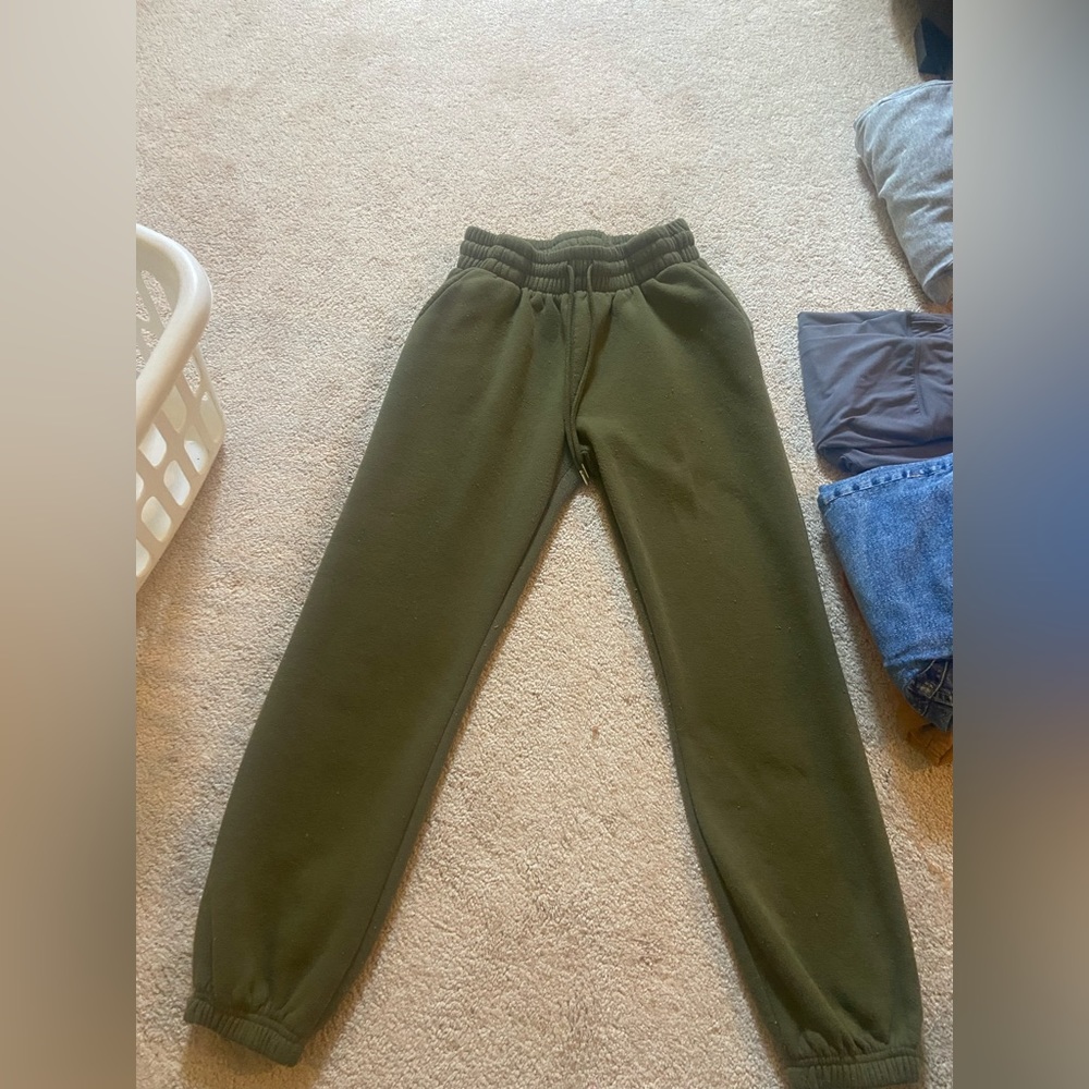 I am selling these comfortable sweat pants!